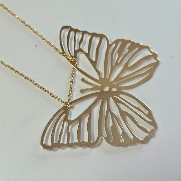 ***Final Sale*** Gold tone filigree butterfly pendant necklace - Picture 13 of 14